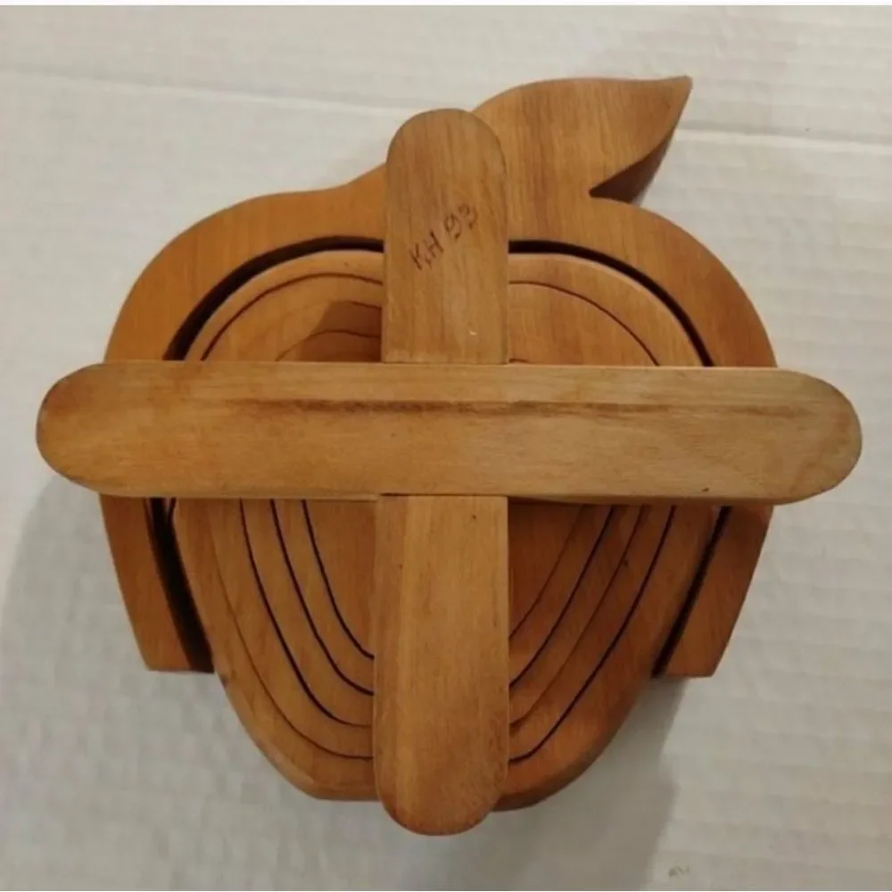 Very Nice Vintage Small Collapsible Wooden Apple Basket